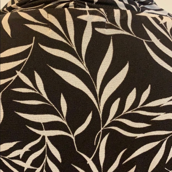 Woman’s wrap around blouse - Picture 6 of 8